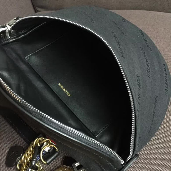 BALENCIAG巴黎世家 半月腰包 帆布材質 滿飾Balenciaga標識提花  BL1812